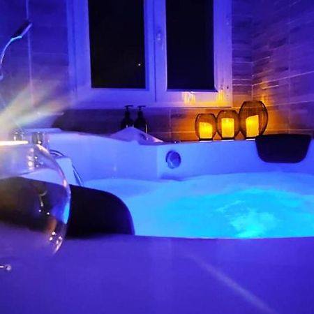 A L'Oree Des Pins - Gite Et Spa De 30 M2- Home Cinema Et Massage En Sup Cuges-les-Pins Zewnętrze zdjęcie