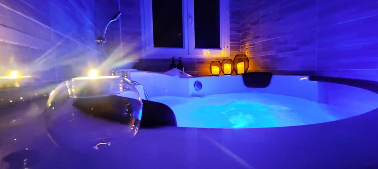 A L'Oree Des Pins - Gite Et Spa De 30 M2- Home Cinema Et Massage En Sup Cuges-les-Pins Zewnętrze zdjęcie