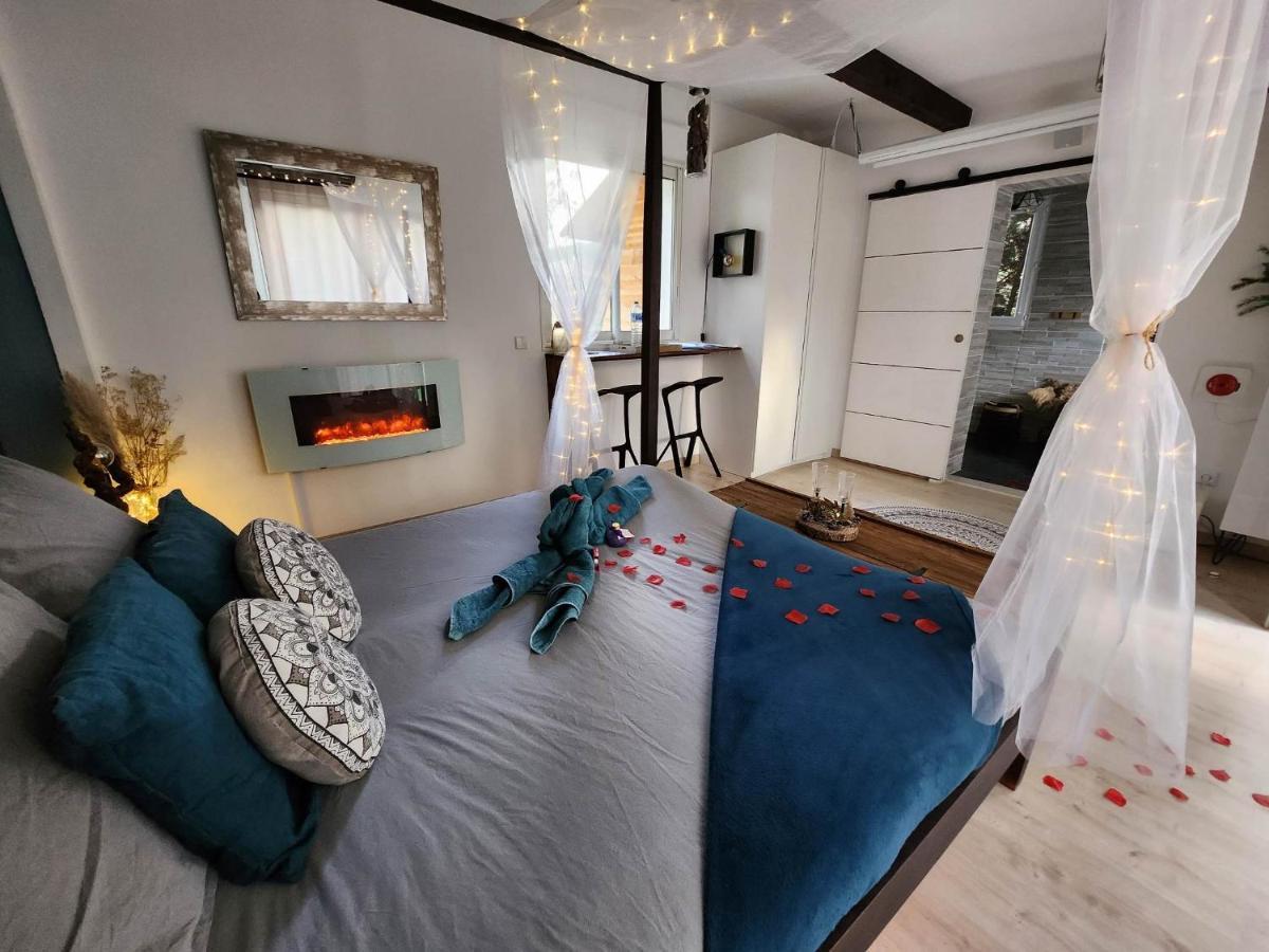 A L'Oree Des Pins - Gite Et Spa De 30 M2- Home Cinema Et Massage En Sup Cuges-les-Pins Zewnętrze zdjęcie